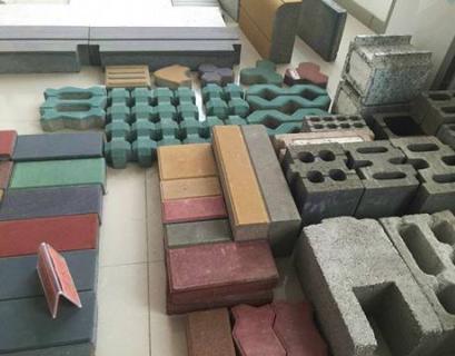 小區(qū)草坪磚機廠家價格