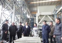 北京仁創(chuàng)集團(tuán)秦升益蒞臨銀馬免燒磚機(jī)指導(dǎo)工作