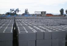 使用空心砌塊磚機(jī)生產(chǎn)機(jī)械設(shè)備的一些小技巧