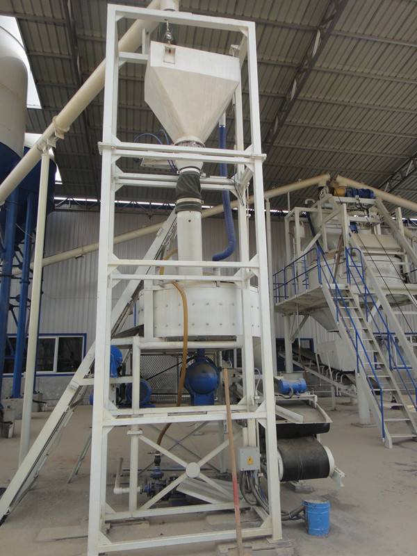 植草磚制磚機(jī)生產(chǎn)線水泥計量圖片