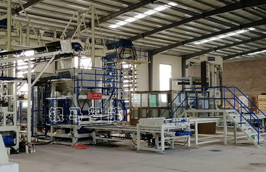 全自動(dòng)免燒成型機(jī)：如何獲得生態(tài)環(huán)境的青睞？