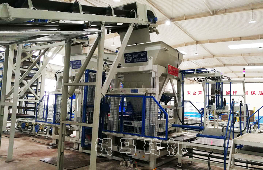 免燒磚機:鋼渣尾礦制磚設(shè)備托輥故障了解原因才能妥善處置